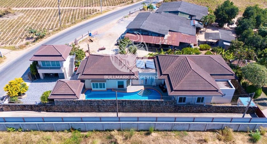 For rent and for sale 4 bedrooms house in Bang Lamung, Chonburi