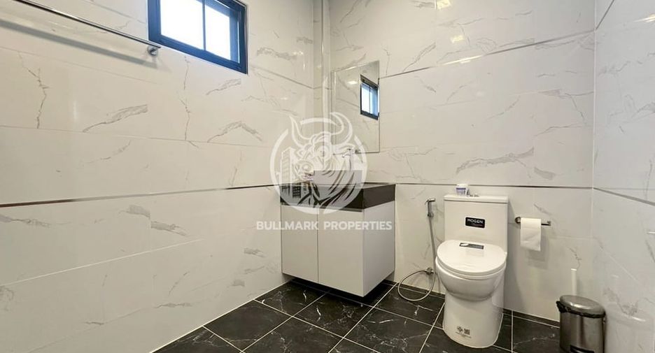 Haus zur Miete mit 4 Zimmer in Bang Lamung, Chonburi