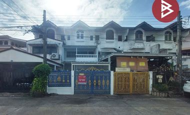 Casa adosada en venta de 4 habitaciones en Bang Khen, Bangkok