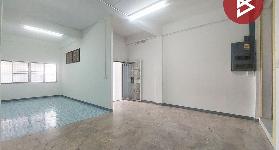 Casa adosada en venta de 4 habitaciones en Bang Khen, Bangkok