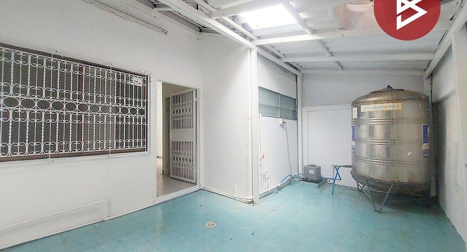Casa adosada en venta de 4 habitaciones en Bang Khen, Bangkok