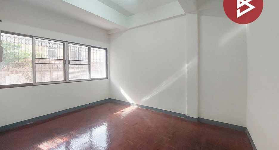 Casa adosada en venta de 4 habitaciones en Bang Khen, Bangkok