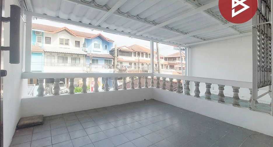 Casa adosada en venta de 4 habitaciones en Bang Khen, Bangkok