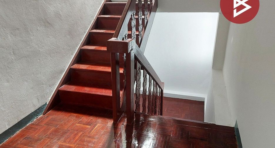 Casa adosada en venta de 4 habitaciones en Bang Khen, Bangkok