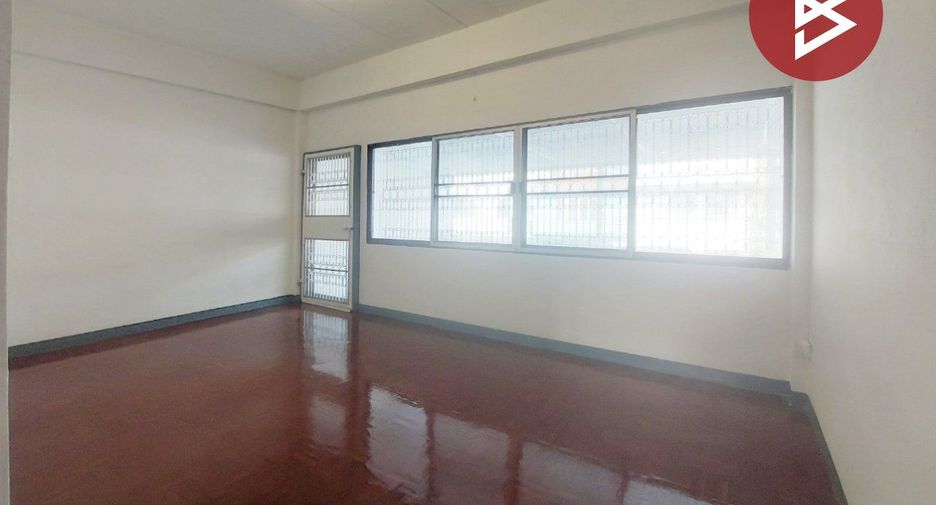 Casa adosada en venta de 4 habitaciones en Bang Khen, Bangkok