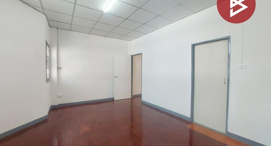 Casa adosada en venta de 4 habitaciones en Bang Khen, Bangkok