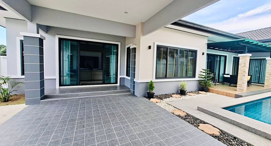 For rent 3 bedrooms villa in Bang Lamung, Chonburi