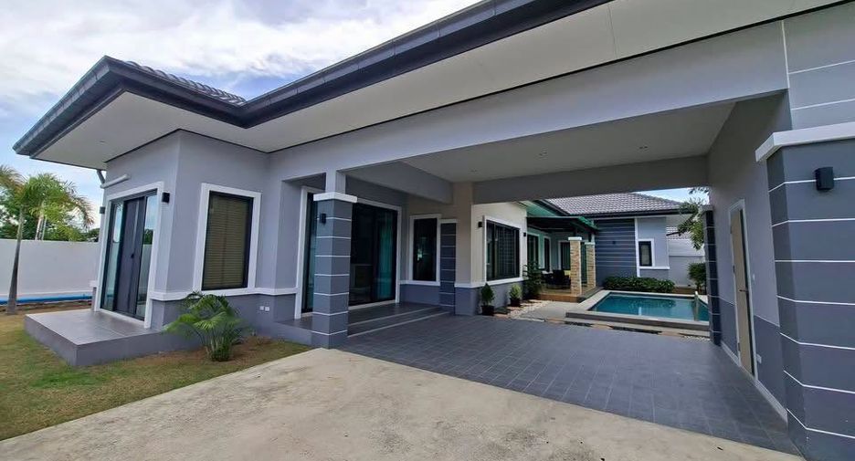 For rent 3 bedrooms villa in Bang Lamung, Chonburi