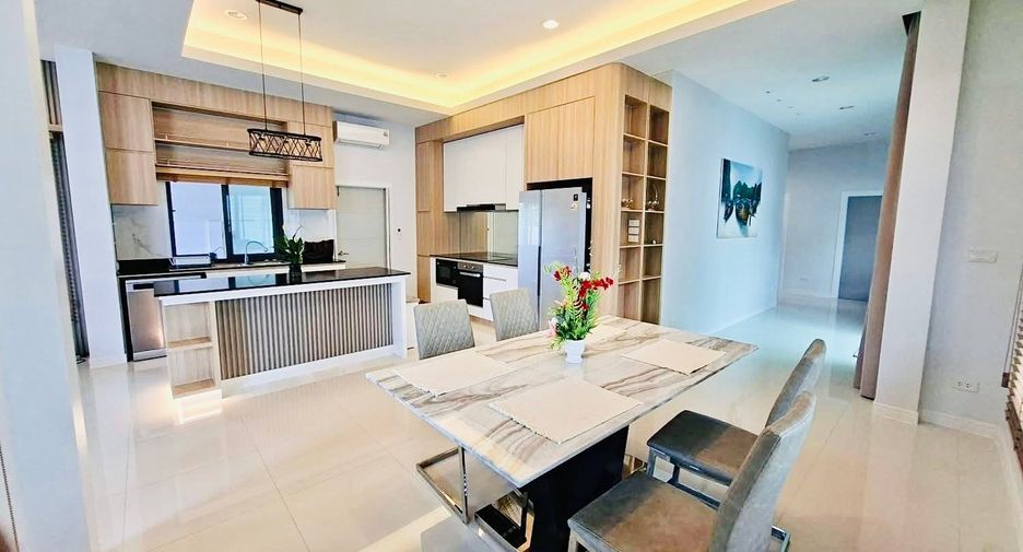For rent 3 bedrooms villa in Bang Lamung, Chonburi