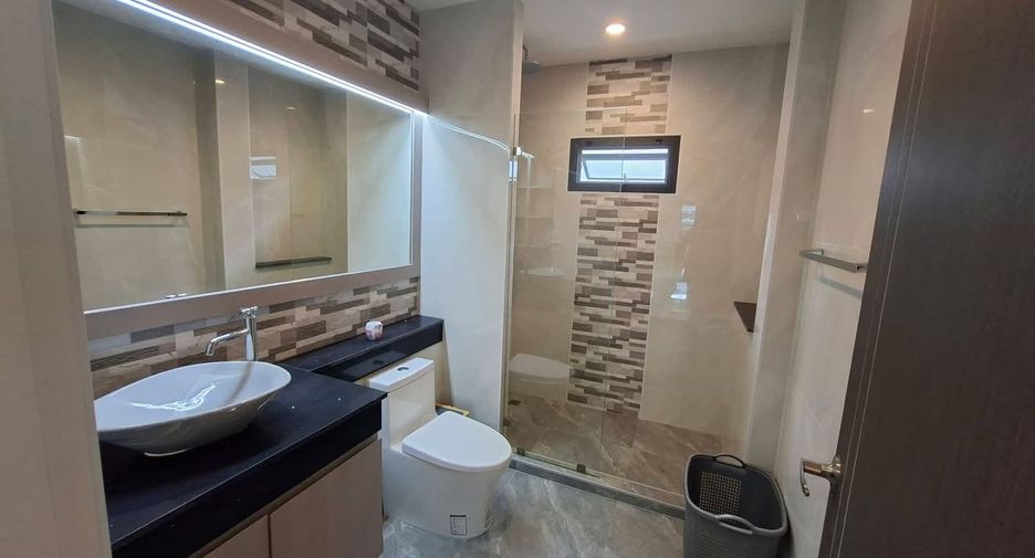 For rent 3 bedrooms villa in Bang Lamung, Chonburi