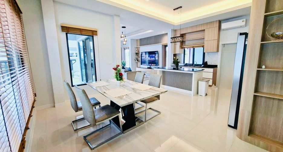 For rent 3 bedrooms villa in Bang Lamung, Chonburi