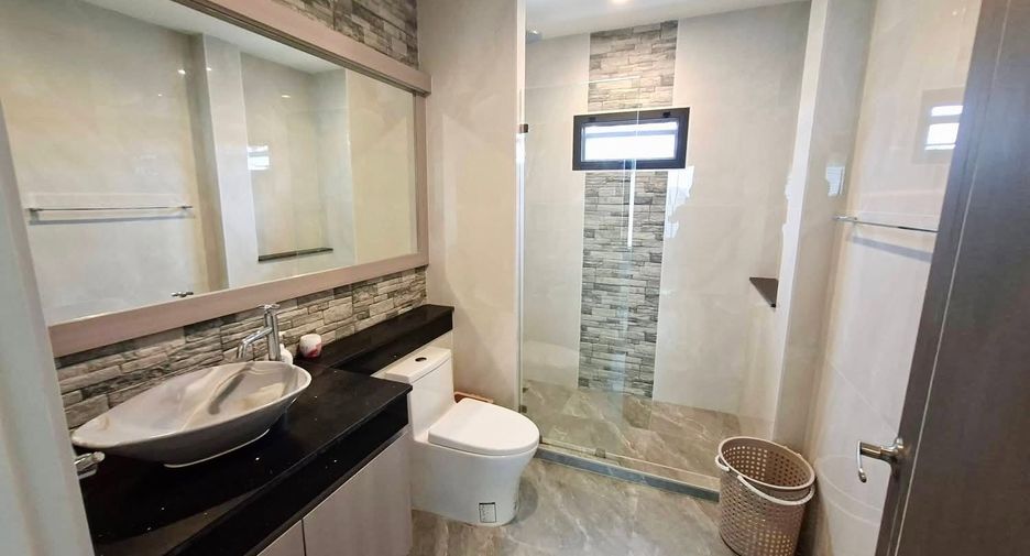 For rent 3 bedrooms villa in Bang Lamung, Chonburi