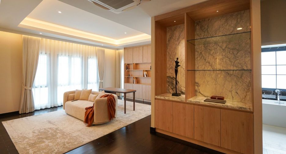 Casa en alquiler de 5 habitaciones en Bang Phli, Samut Prakan