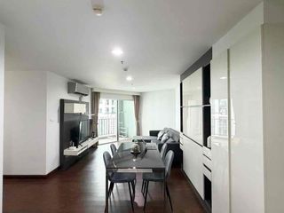 À louer 2 chambres condo à Huai Khwang, Bangkok