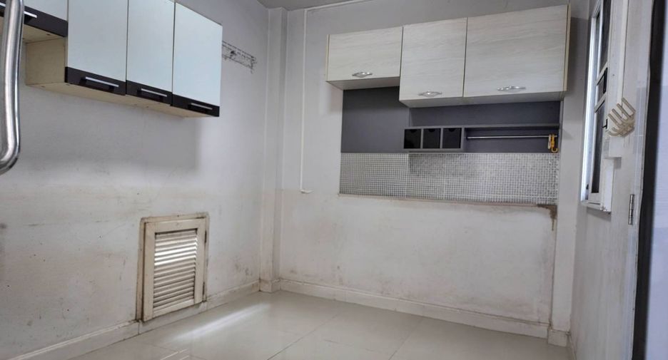 For sale 3 bedrooms house in Mueang Pathum Thani, Pathum Thani