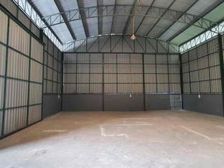 Local comercial en alquiler de 3 habitaciones en Lam Luk Ka, Pathum Thani