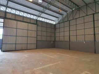 Local comercial en alquiler de 3 habitaciones en Lam Luk Ka, Pathum Thani