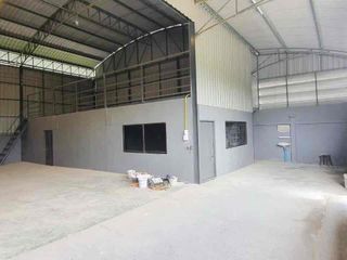 Local comercial en alquiler de 3 habitaciones en Lam Luk Ka, Pathum Thani