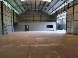 Local comercial en alquiler de 3 habitaciones en Lam Luk Ka, Pathum Thani