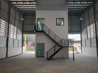 Local comercial en alquiler de 2 habitaciones en Lam Luk Ka, Pathum Thani