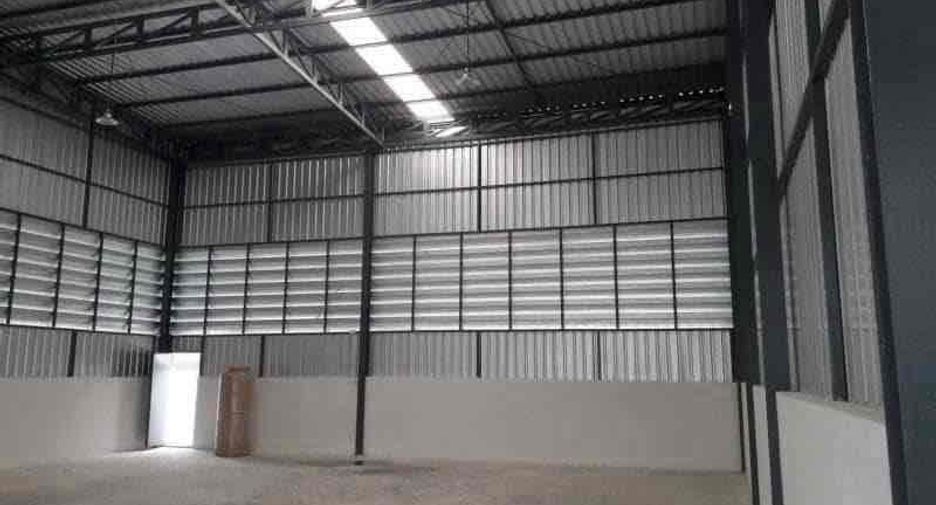 Local comercial en alquiler de 2 habitaciones en Lam Luk Ka, Pathum Thani