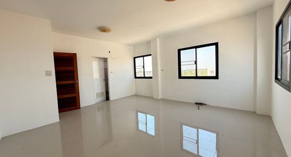 Аренда 3 спальни склад в Lat Lum Kaeo, Патумтани
