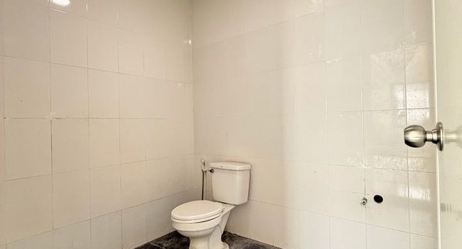 Аренда 3 спальни склад в Lat Lum Kaeo, Патумтани