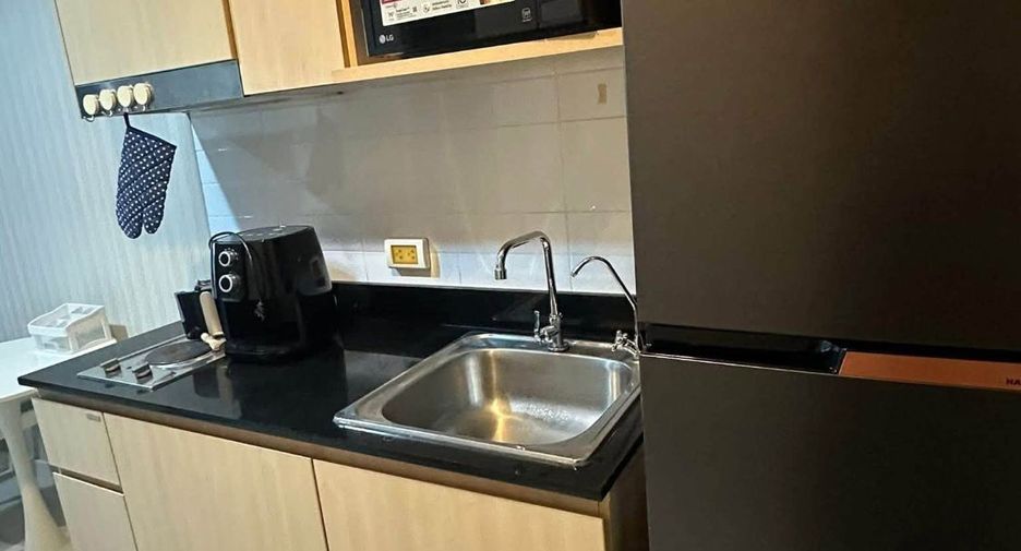 Wohnung zur Miete mit 1 Zimmer in Huai Khwang, Bangkok