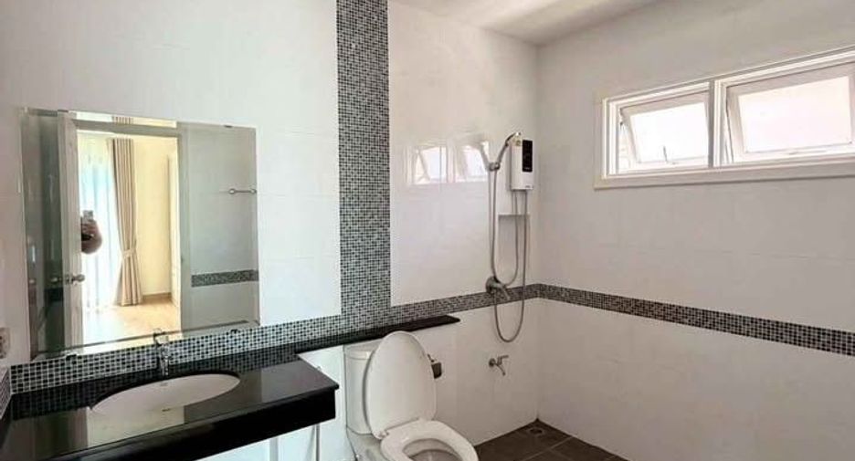 For rent 3 bedrooms house in San Kamphaeng, Chiang Mai