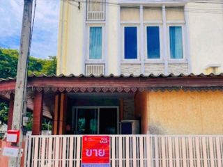 Casa adosada en venta de 4 habitaciones en Bang Khen, Bangkok