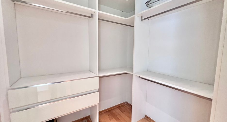 For sale 2 bedrooms condo in Khlong Toei, Bangkok