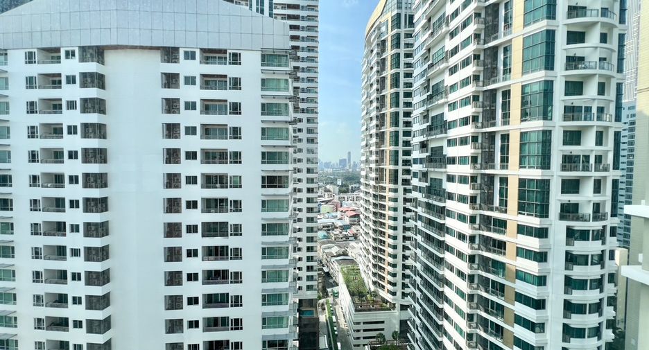 For sale 2 bedrooms condo in Khlong Toei, Bangkok