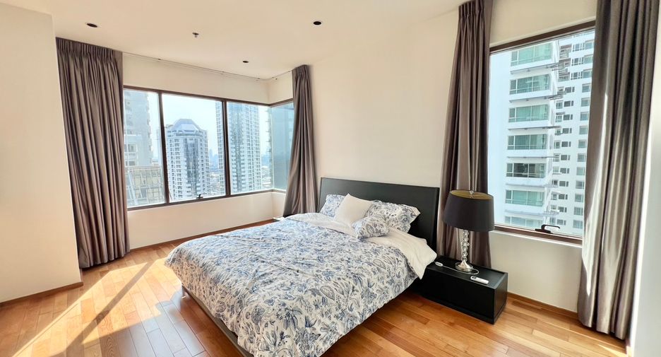 For sale 2 bedrooms condo in Khlong Toei, Bangkok