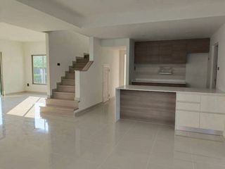 Haus zum Kauf mit 3 Zimmer in Si Racha, Chonburi