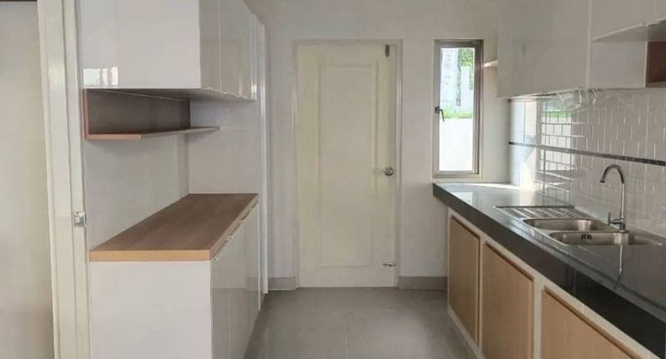 Haus zum Kauf mit 3 Zimmer in Si Racha, Chonburi
