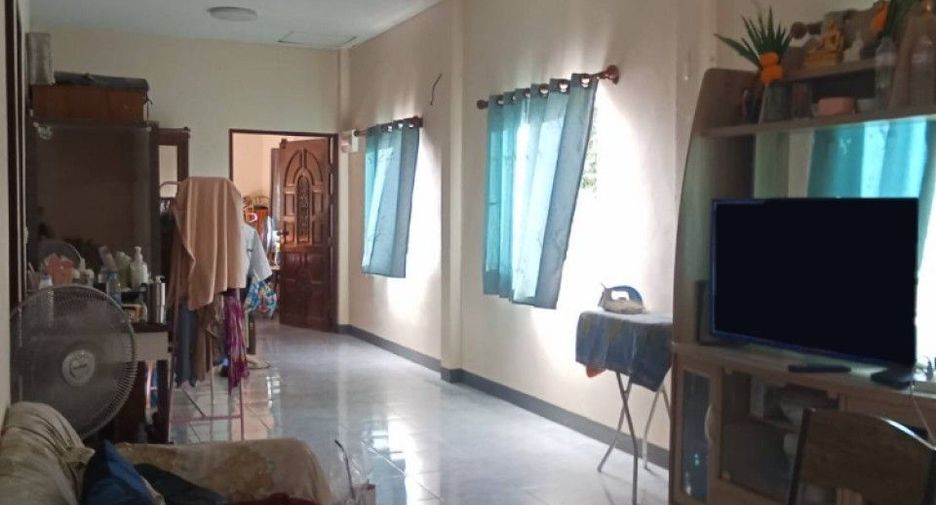 For sale 3 bedrooms house in Phatthana Nikhom, Lopburi