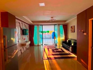 Casa adosada en alquiler de 2 habitaciones en Bang Lamung, Chonburi