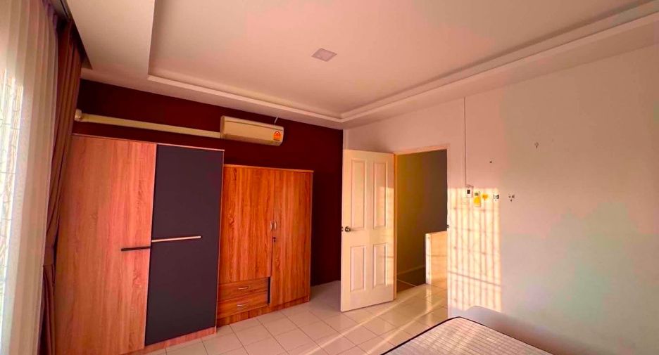 Casa adosada en alquiler de 2 habitaciones en Bang Lamung, Chonburi