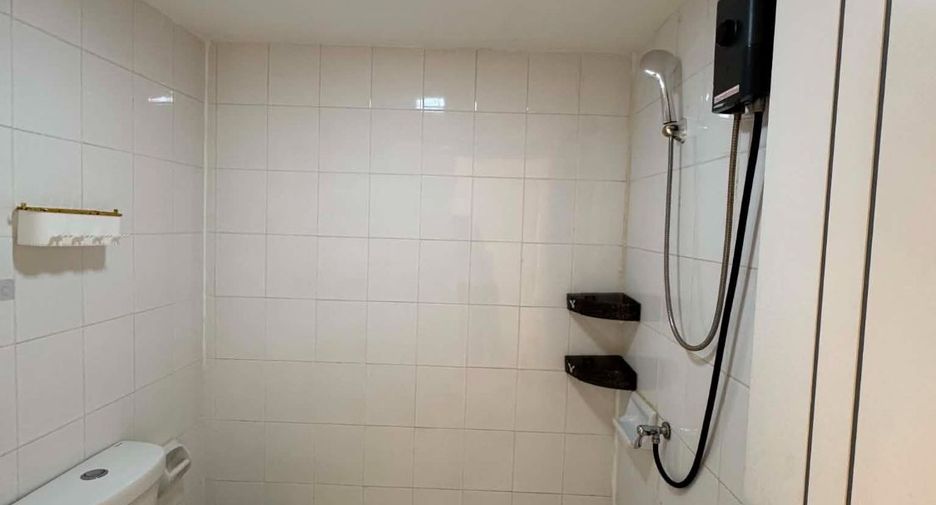 Casa adosada en alquiler de 2 habitaciones en Bang Lamung, Chonburi