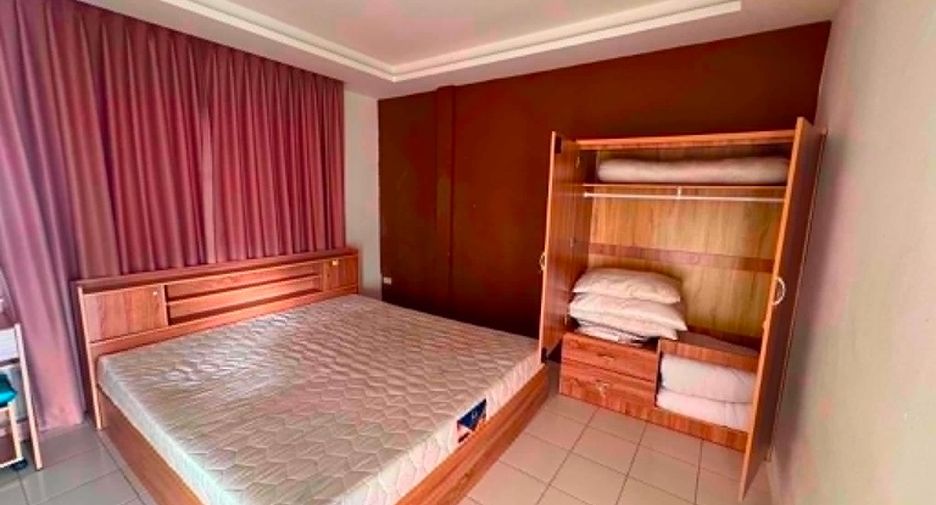 Casa adosada en alquiler de 2 habitaciones en Bang Lamung, Chonburi