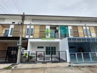 Reihenhaus zum Kauf mit 3 Zimmer in Khlong Sam Wa, Bangkok