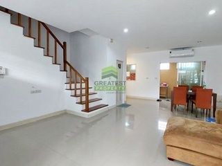 Reihenhaus zum Kauf mit 3 Zimmer in Khlong Sam Wa, Bangkok