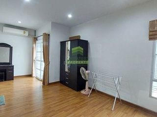 Reihenhaus zum Kauf mit 3 Zimmer in Khlong Sam Wa, Bangkok