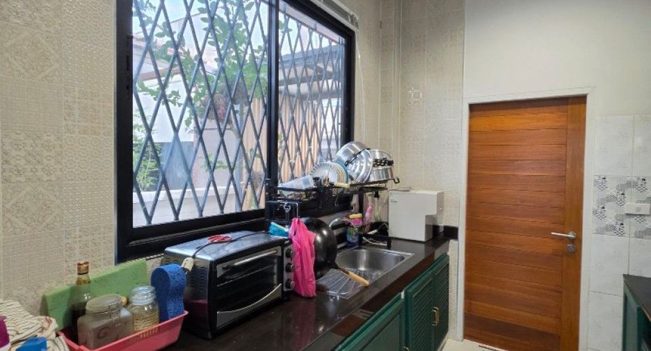 For sale 3 bedrooms house in Mueang Suphanburi, Suphan Buri