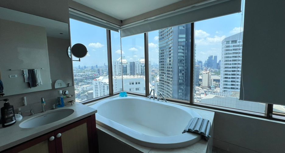 For sale 3 bedrooms condo in Khlong Toei, Bangkok