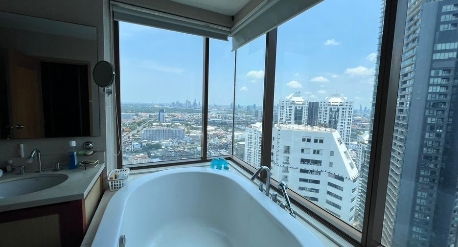 For sale 3 bedrooms condo in Khlong Toei, Bangkok