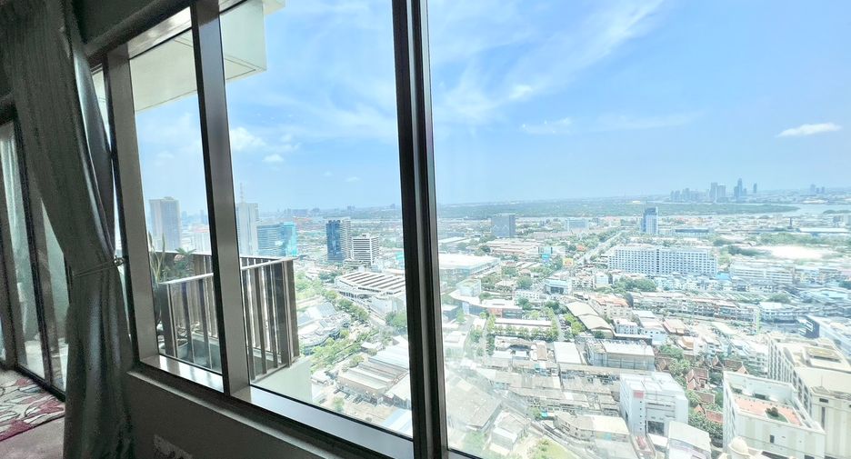 For sale 3 bedrooms condo in Khlong Toei, Bangkok