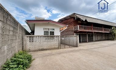 Продажа 6 спальни дом в Хуаи Кхщанг, Бангкок