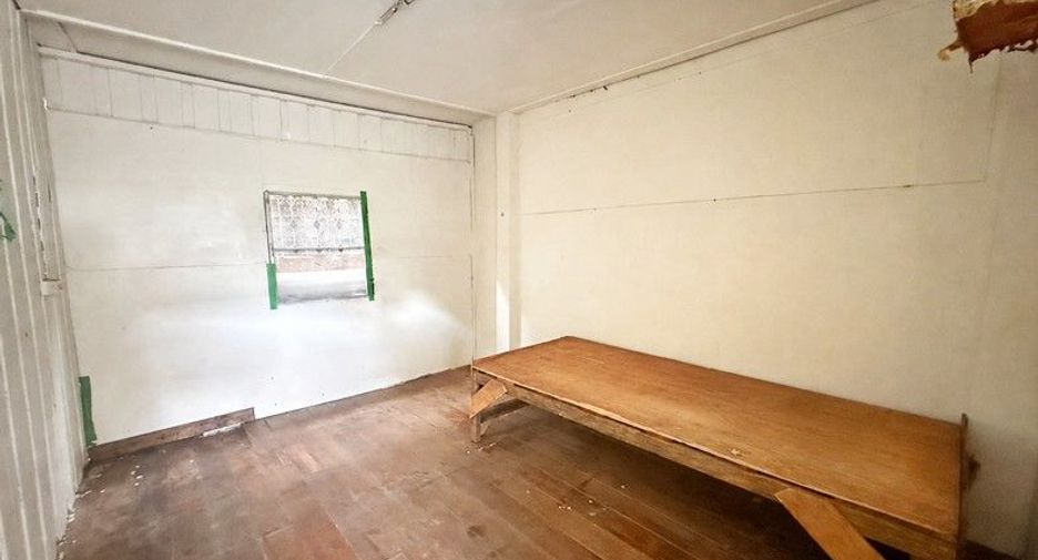 For sale 6 bedrooms house in Huai Khwang, Bangkok
