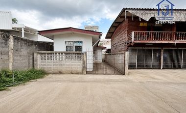 Продажа 6 спальни дом в Хуаи Кхщанг, Бангкок
